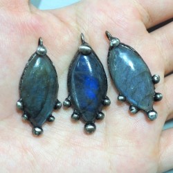 约38mm焊锡马眼形电镀古银色闪光石吊坠